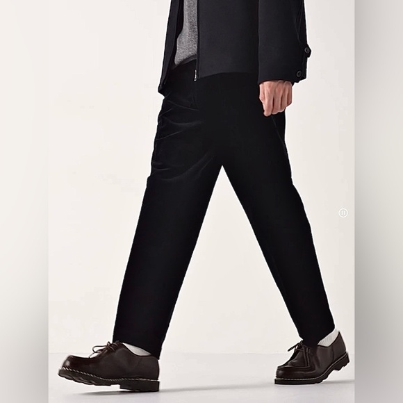Uniqlo Smart Ankle Pant. Corduroy. Navy (Black) - Picture 3 of 6